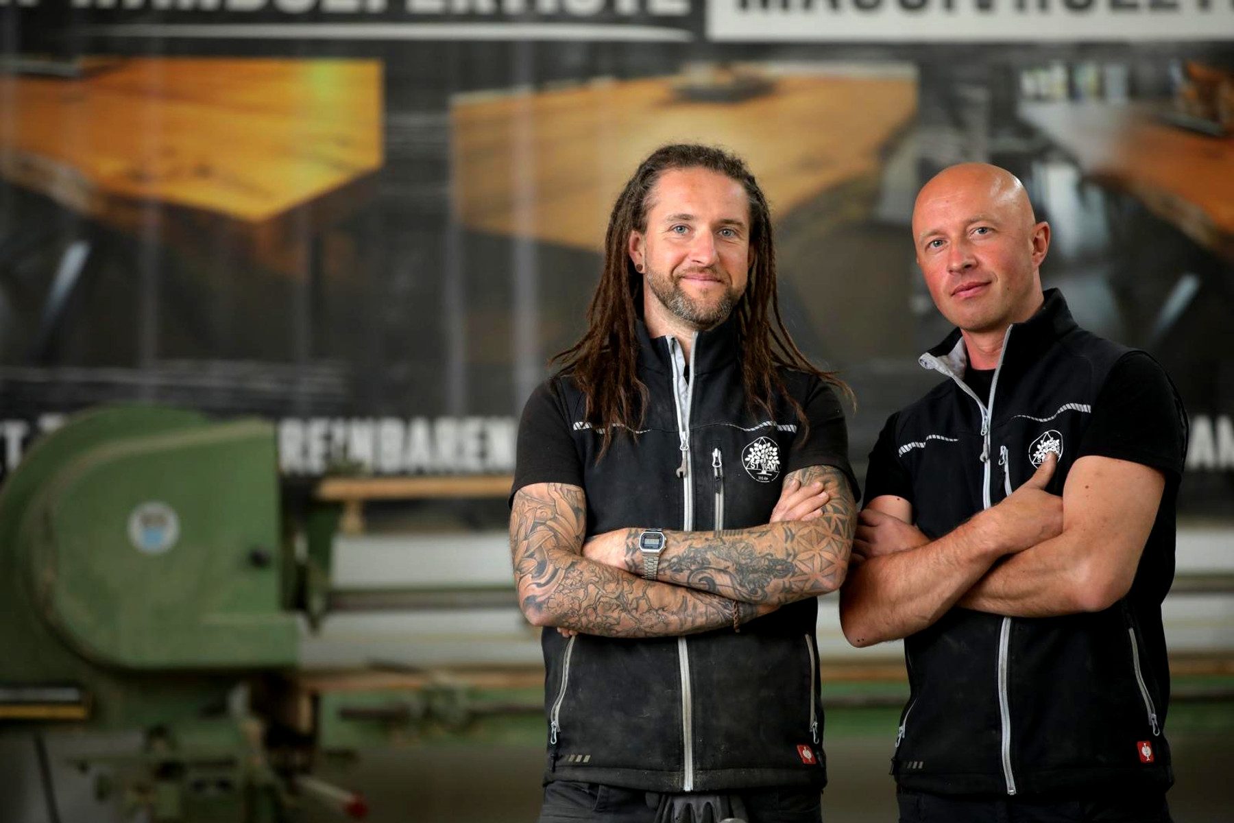 Eugen Stieben und Alexander Mangold in ihrer Werkstatt in Harmstorf, Porträt